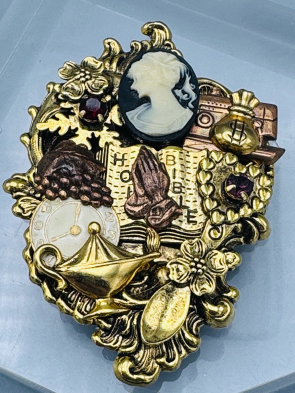 VINTAGE SCRIPTURE WEAR THE PROVERBS 31 WOMEN PIN BROOCH W/ CAMEO HEART GRAPES